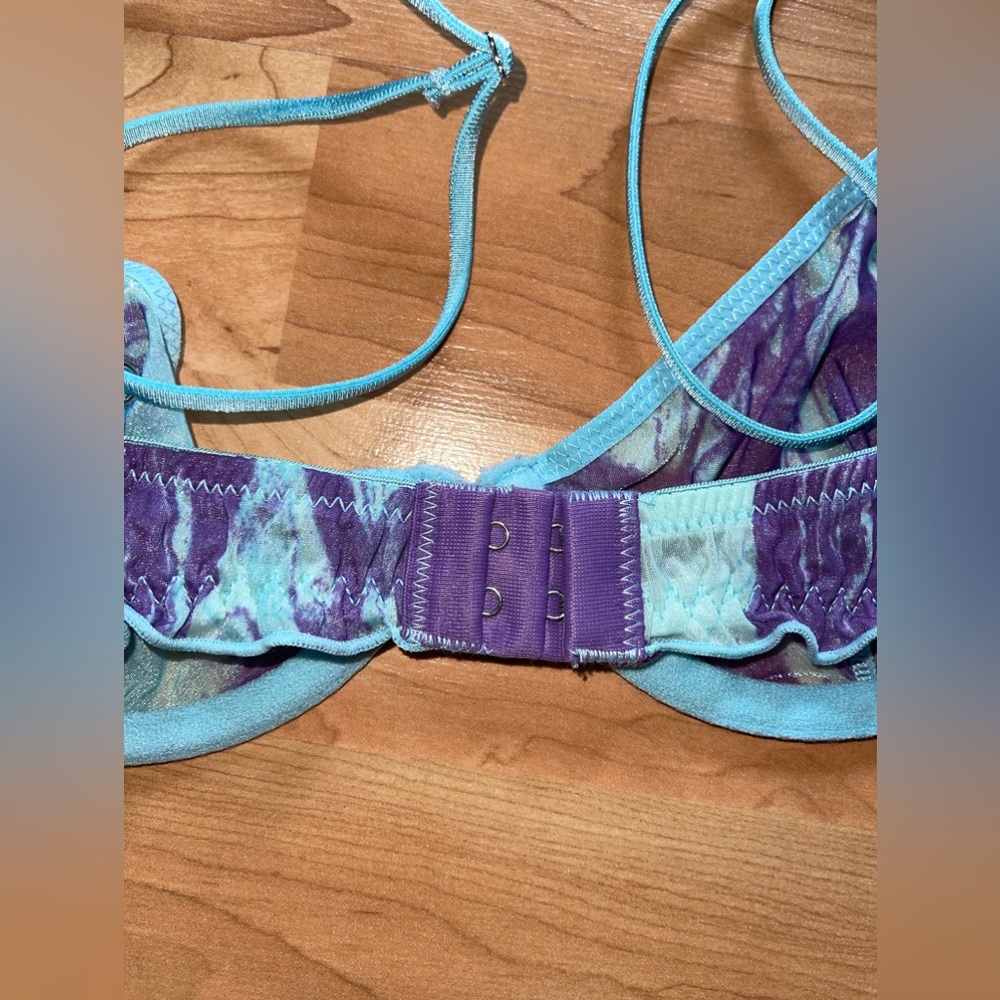 Urban Outfitters Out from Under Multi-Color Underwire Bra - Picture 5 of 7
